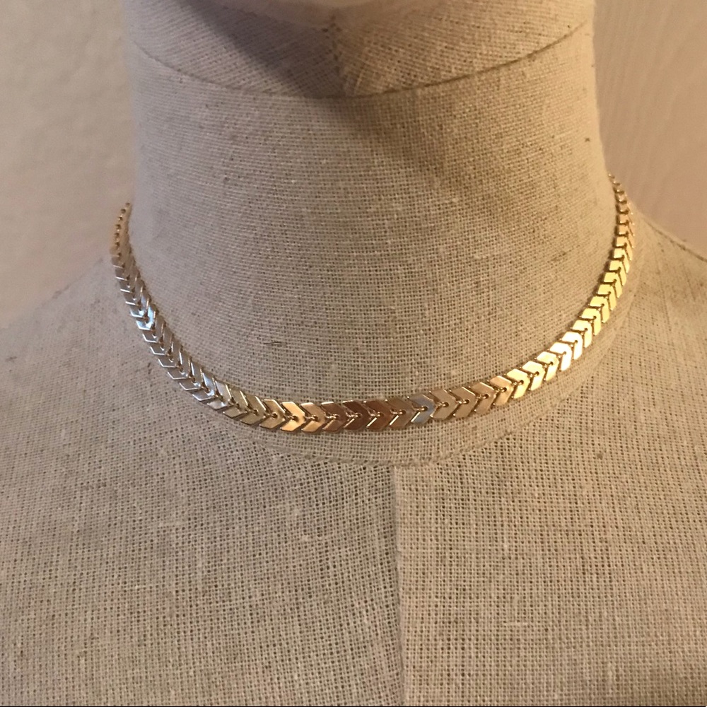 Brand New Choker Necklace Gold Color, Arrow Design